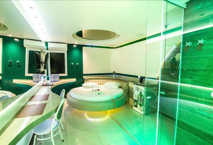 A2 Motel  Adults Only