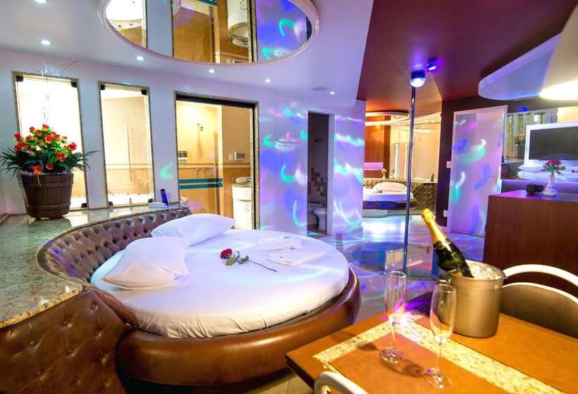 A2 Motel  Adults Only