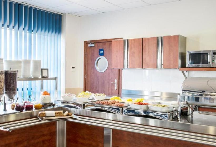 בית מלון כפרי Ibis Budget Szczecin