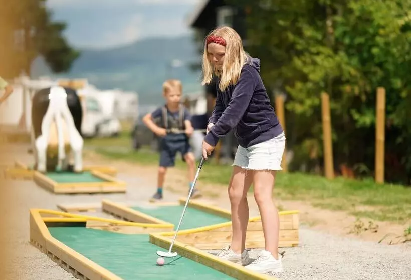 ホテル Sveastranda Camping