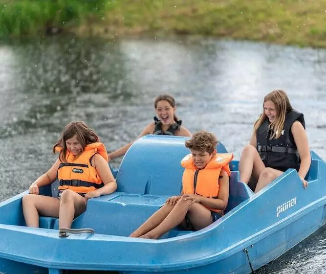 ホテル Sveastranda Camping