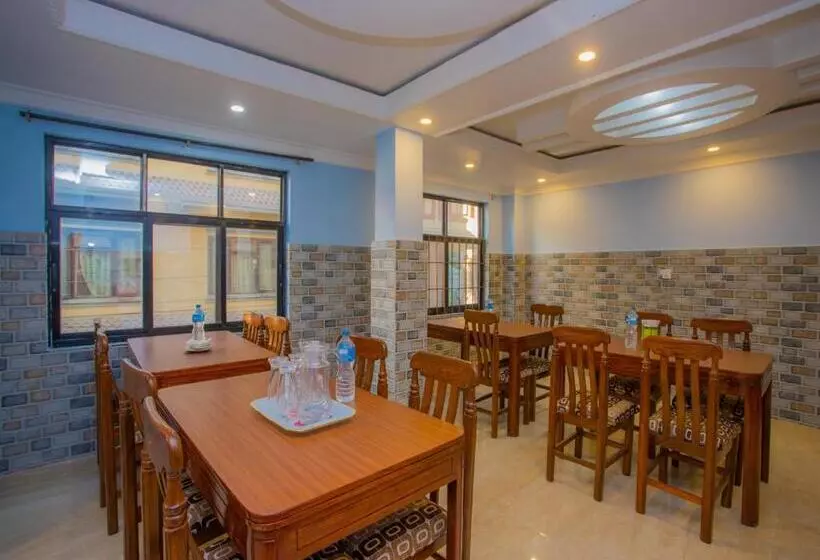 Oyo 273 Hotel Rara Palace