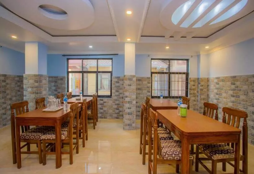 Oyo 273 Hotel Rara Palace