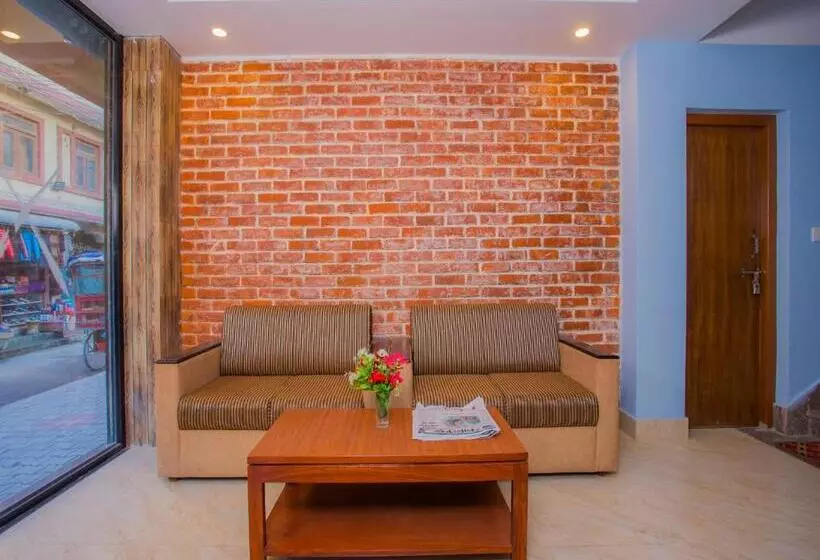 Oyo 273 Hotel Rara Palace