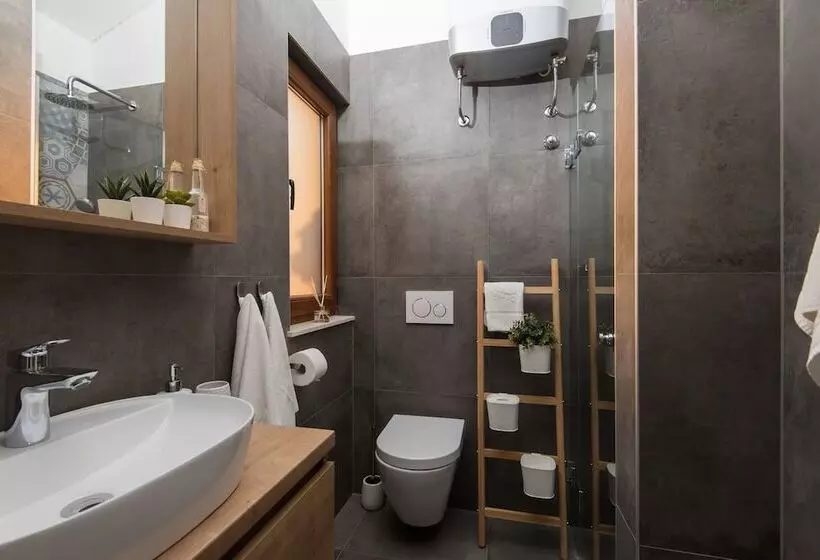 Bonamare Apartments