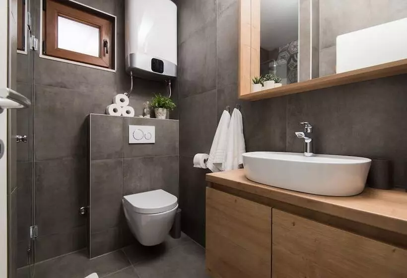 Bonamare Apartments