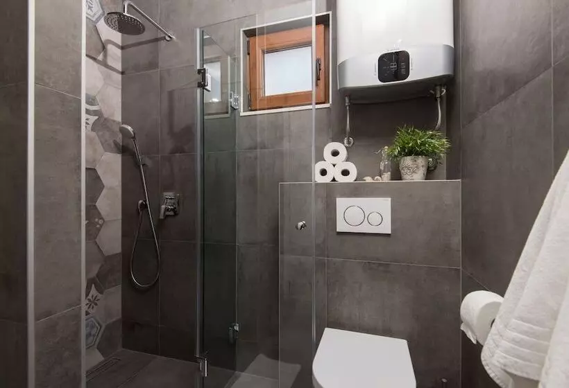 Bonamare Apartments