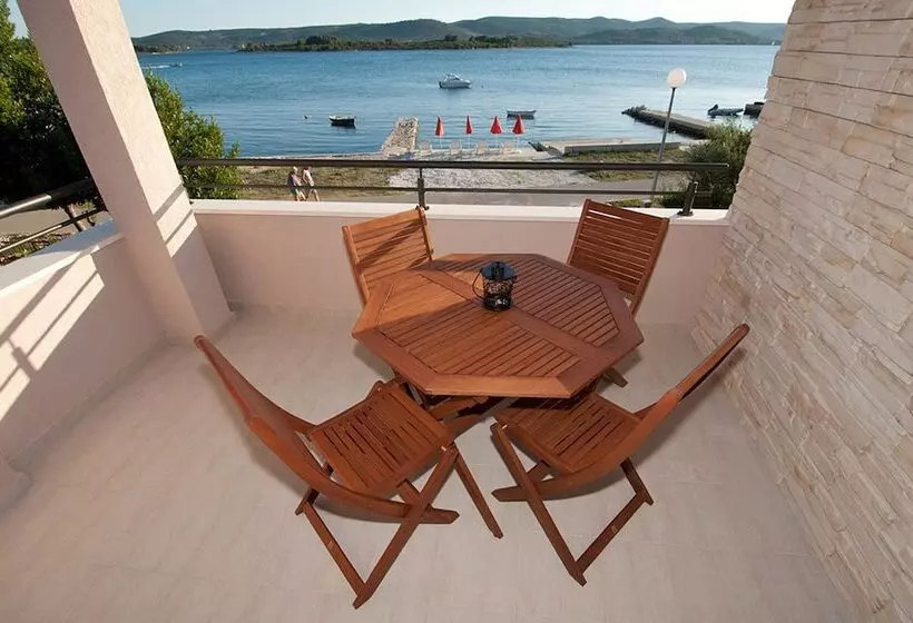 Bonamare Apartments