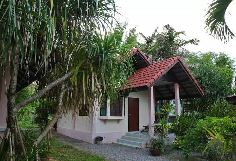 Hotelli Chill Beach Resort