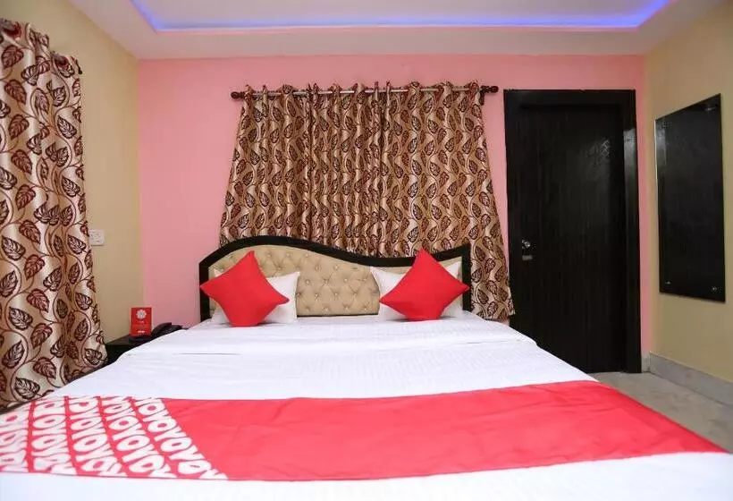 ホテル O Red Velvet Inn Near Chinar Park,airport