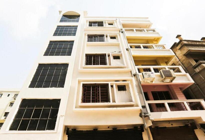 هتل O Red Velvet Inn Near Chinar Park,airport