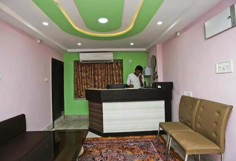 ホテル O Red Velvet Inn Near Chinar Park,airport