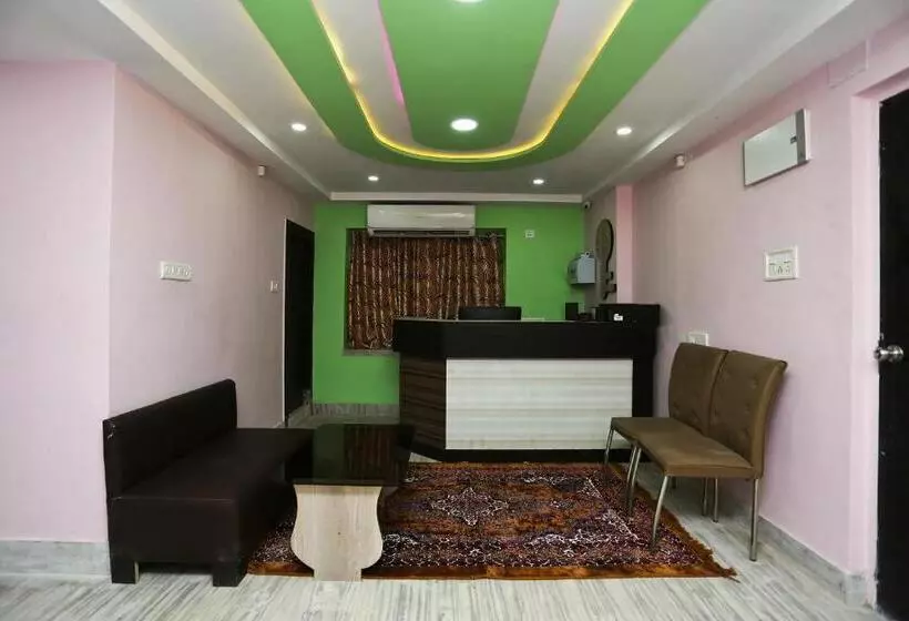 ホテル O Red Velvet Inn Near Chinar Park,airport