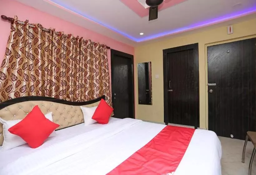 ホテル O Red Velvet Inn Near Chinar Park,airport