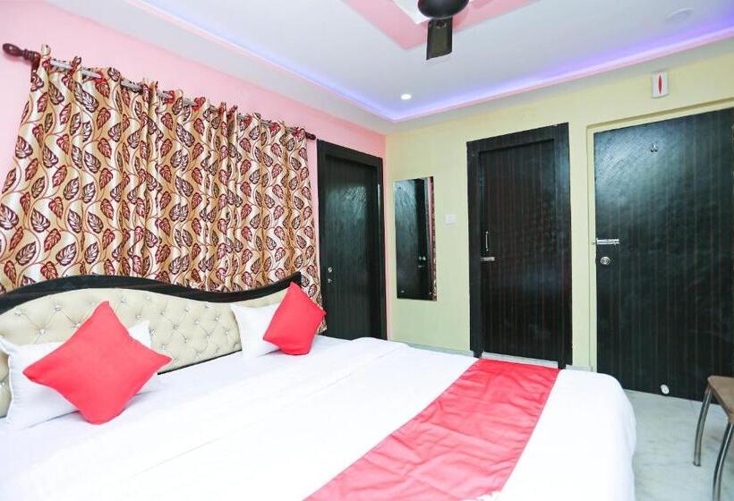 هتل O Red Velvet Inn Near Chinar Park,airport