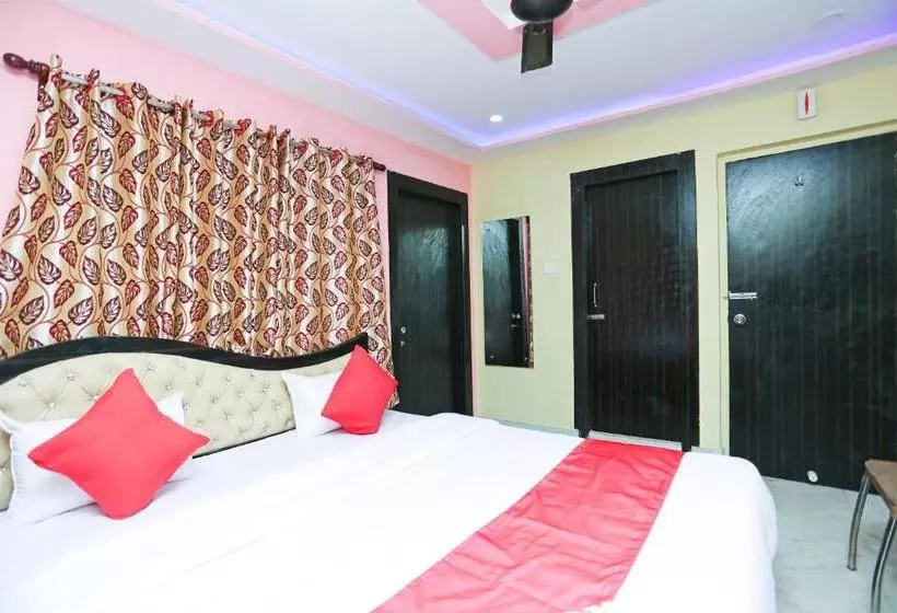 ホテル O Red Velvet Inn Near Chinar Park,airport