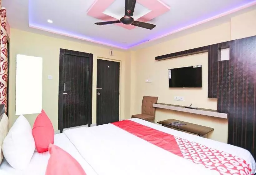 ホテル O Red Velvet Inn Near Chinar Park,airport