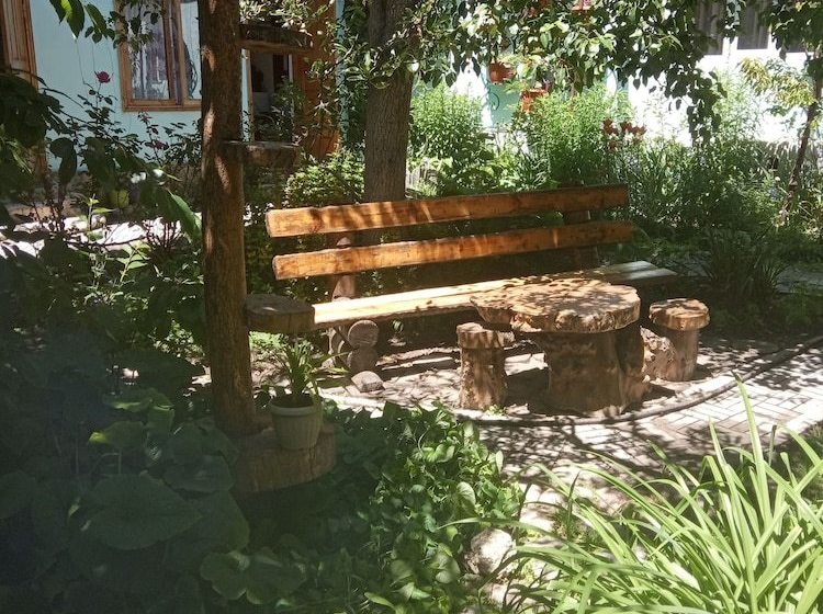 هتل Uytnyi Ugolok Pribregia