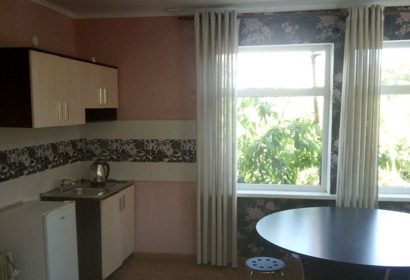 هتل Uytnyi Ugolok Pribregia