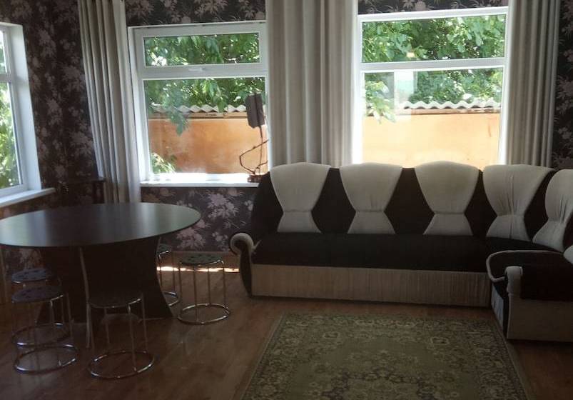 هتل Uytnyi Ugolok Pribregia