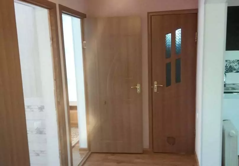 هتل Uytnyi Ugolok Pribregia