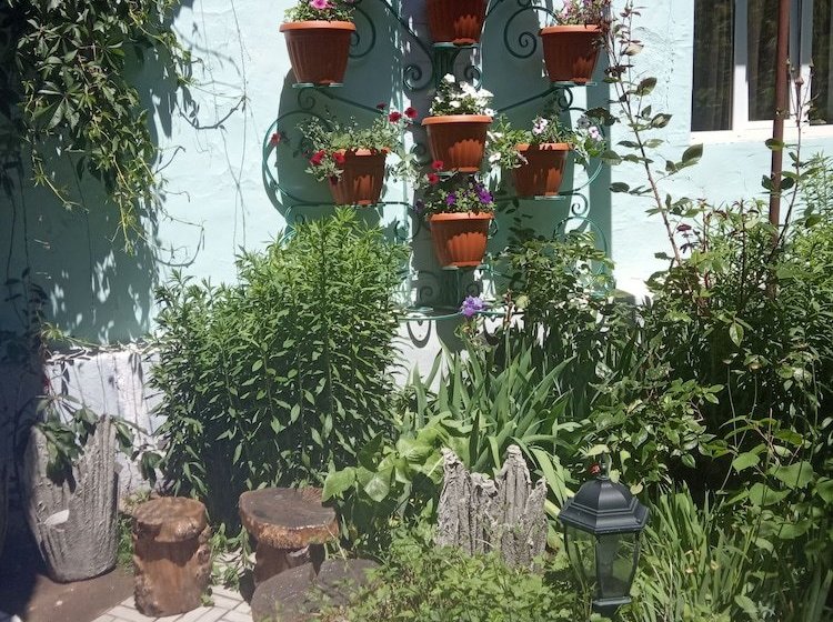 هتل Uytnyi Ugolok Pribregia