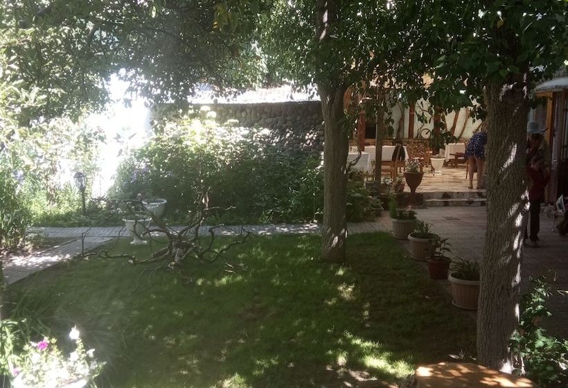 هتل Uytnyi Ugolok Pribregia