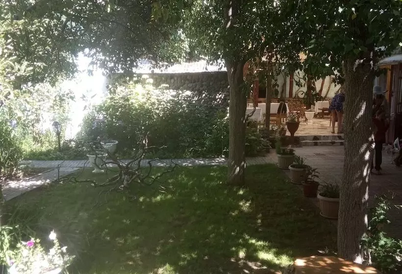 هتل Uytnyi Ugolok Pribregia