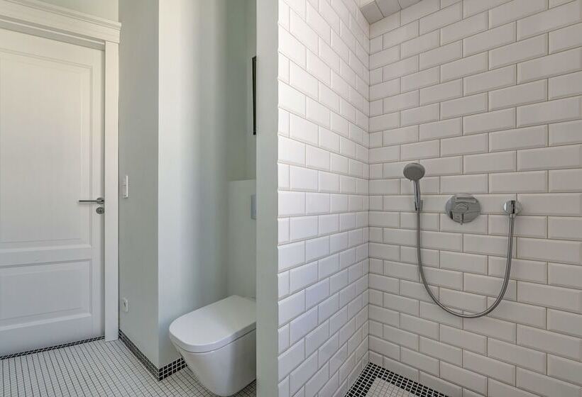 Lion Apartments   Scandi Love Ii