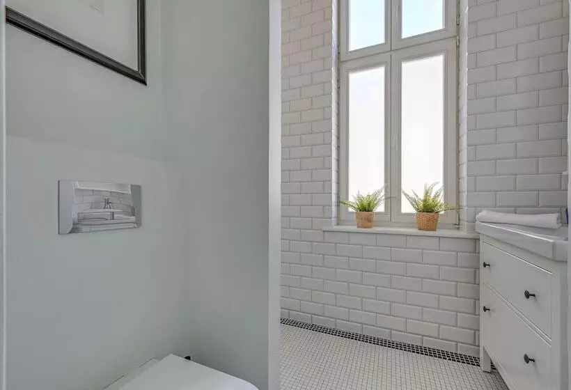 Lion Apartments   Scandi Love Ii