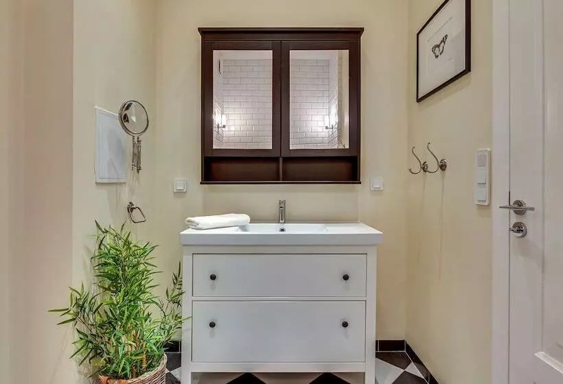 Lion Apartments   Scandi Love Ii