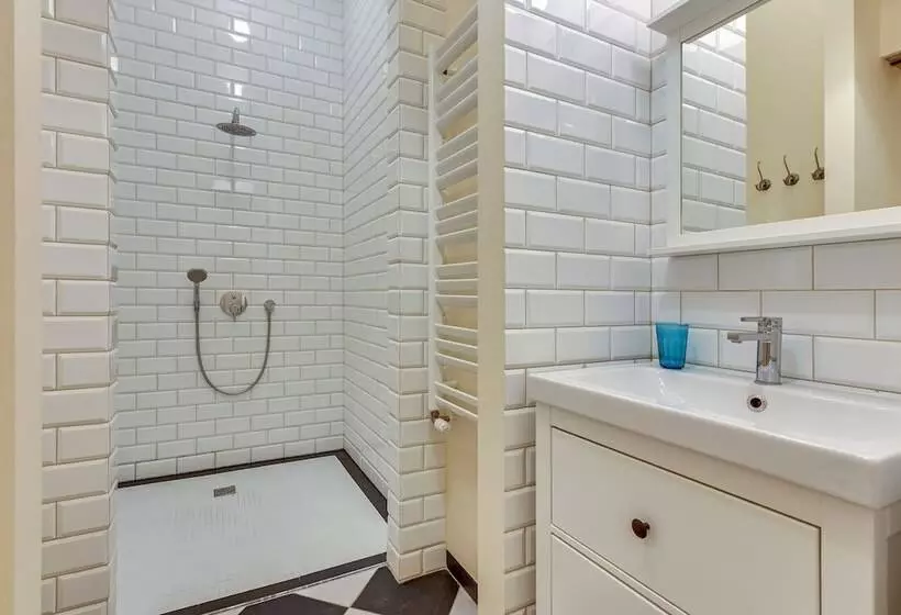 Lion Apartments   Scandi Love Ii