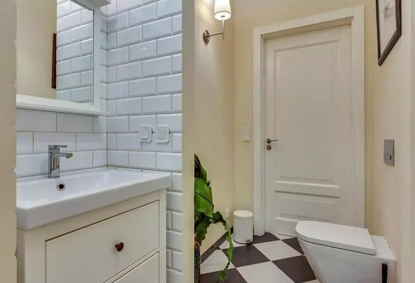 Lion Apartments   Scandi Love Ii