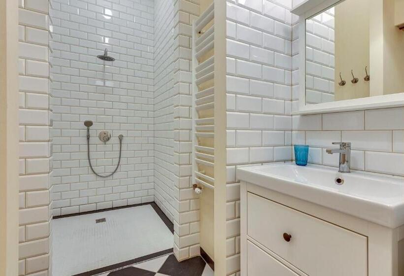 Lion Apartments   Scandi Love Ii