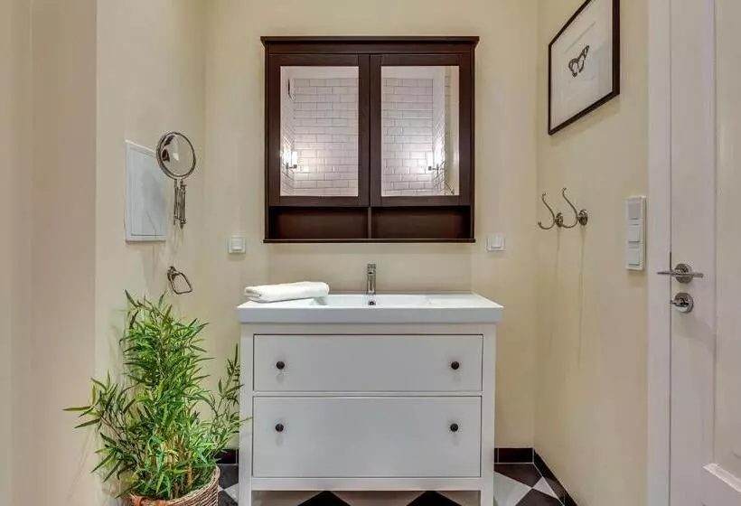 Lion Apartments   Scandi Love Ii