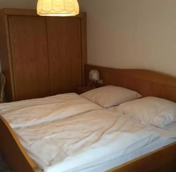 ペンション Gästehaus Schrötter
