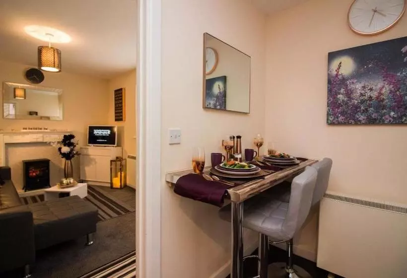 Exclusive Bungalow W Parking  M6, Walsall, Birmingham Airport