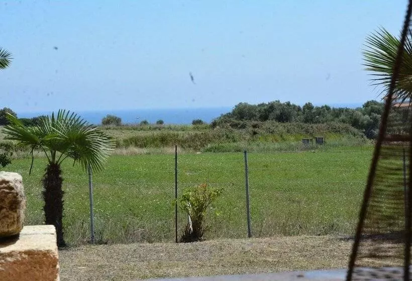 Alekos Beach Houses   Natura Rossa