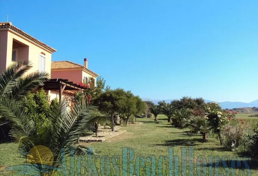 Alekos Beach Houses   Natura Rossa