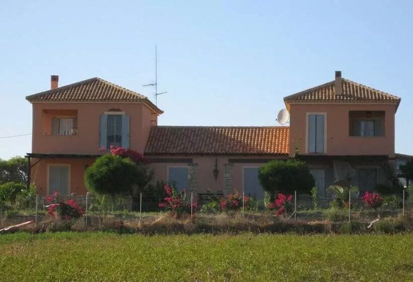 Alekos Beach Houses   Natura Rossa
