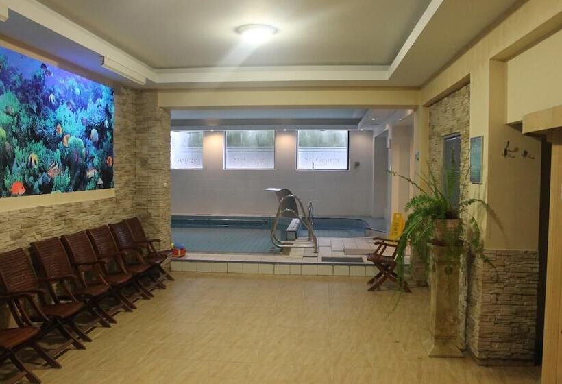 ホテル Uzdrowiskowy St George