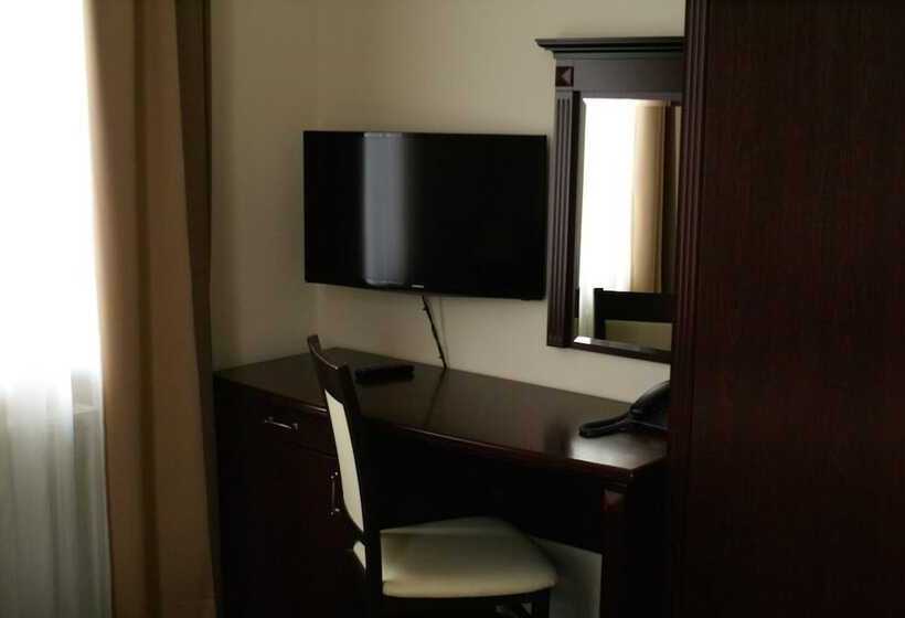 ホテル Uzdrowiskowy St George