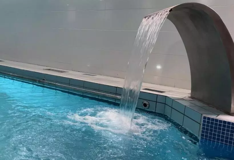 Hotelli Uzdrowiskowy St George