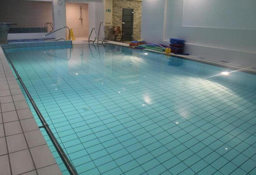 ホテル Uzdrowiskowy St George