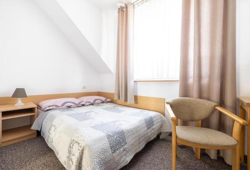 פנסיון Dg Albatros Ii