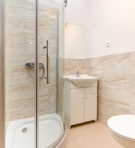 פנסיון Dg Albatros Ii