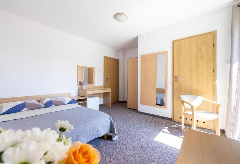 פנסיון Dg Albatros Ii