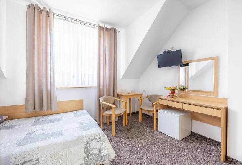 פנסיון Dg Albatros Ii