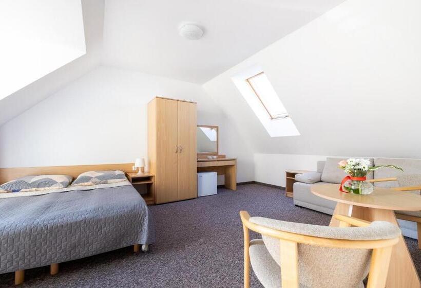 פנסיון Dg Albatros Ii