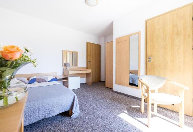 פנסיון Dg Albatros Ii